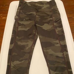 🔴Athleta Active Camo Leggings